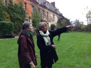 Rebecca Haller (à droite) avec Anne Ribes lors d'une visite en France en 2012.