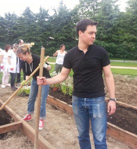 Romain Pommier au jardin. 