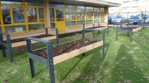 Une jardinière Guyon/Euroform dans une école à Alençon.