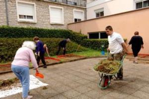 Au Jardin d'Olt, des bénévoles ont relevé le défi pour préparer le jardin à sa création.